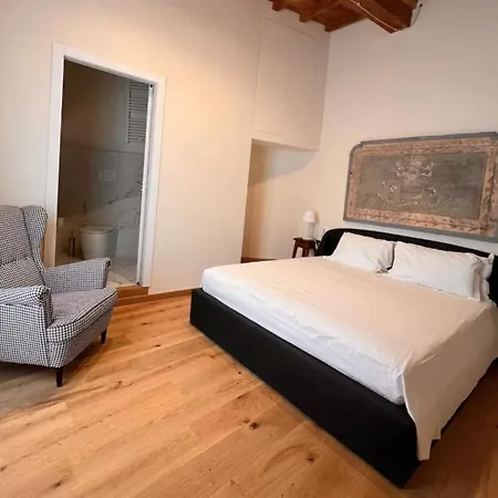Sprone In Apartment Florence