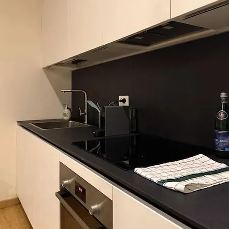 Sprone In Apartment *